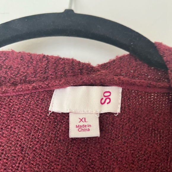 Cozy maroon sweater - Picture 2 of 4